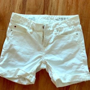 White gap jean shorts size 25 euc